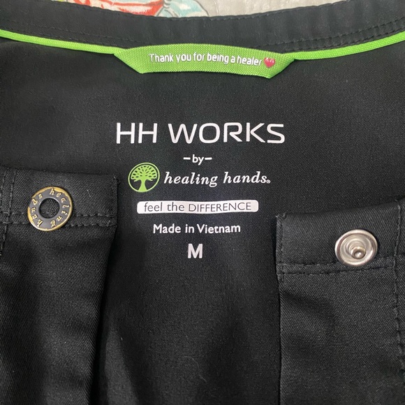 Healing Hands Black Scrub Jacket. Size medium - Picture 2 of 3